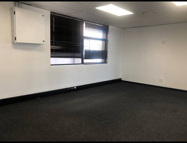 213M² SERVICED OFFICE TO LET IN SANDHURST